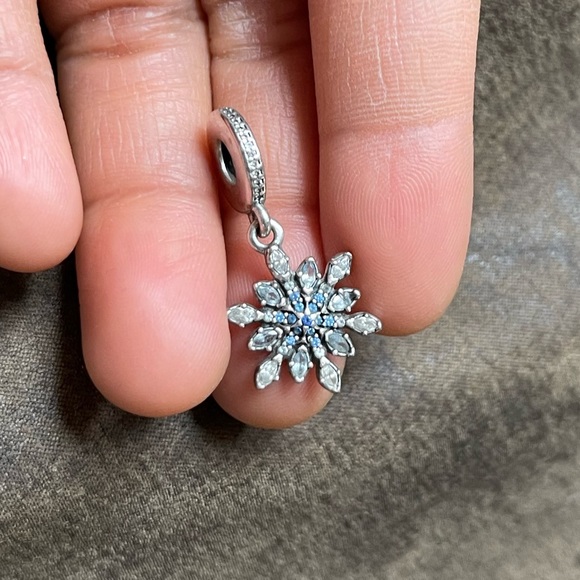 RETIRED PANDORA CHARM SPARKLY CINDERELLA SNOWFLAKE DANGLE CHARM W/ CZ STONES - Picture 4 of 7